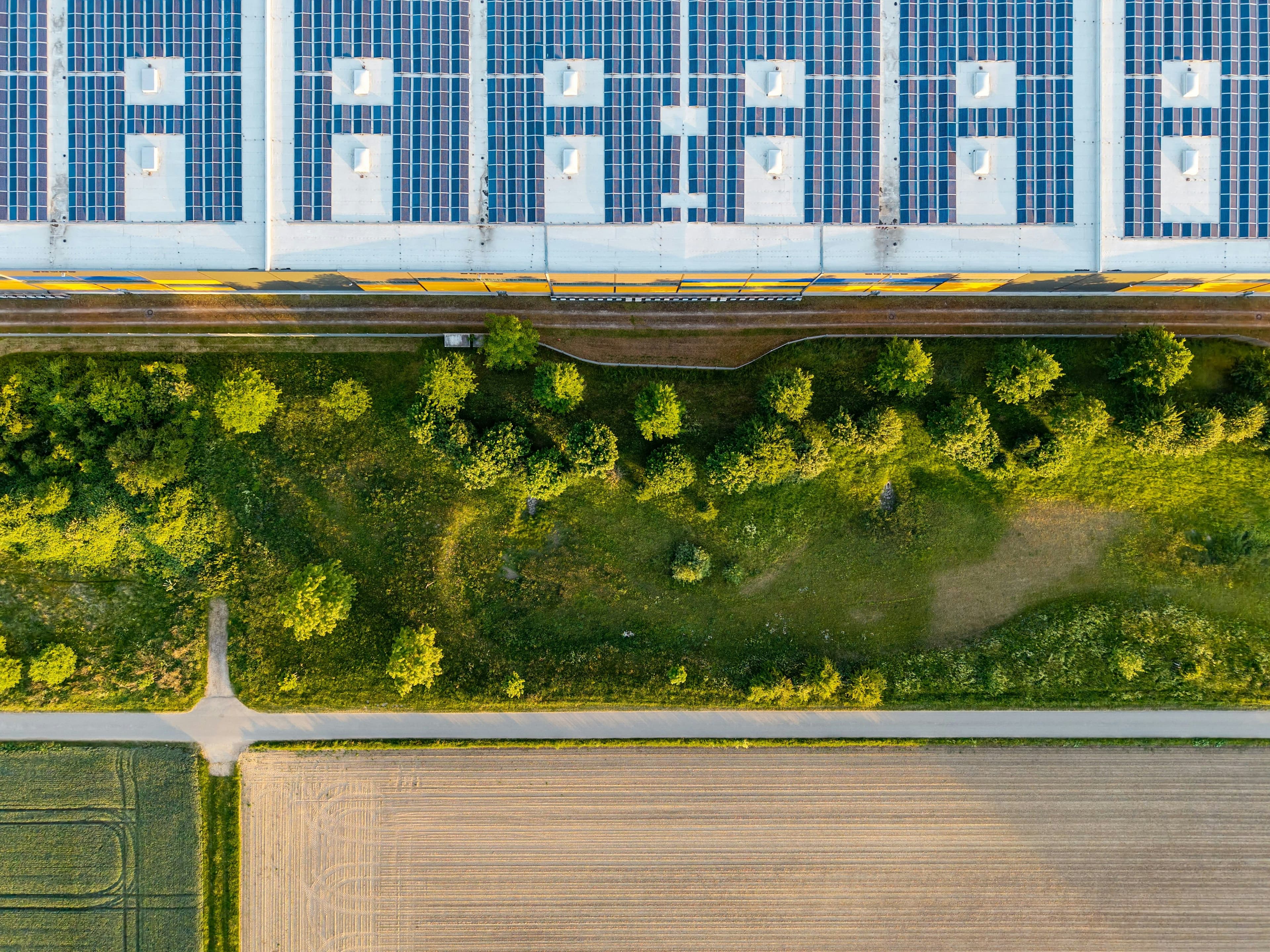 Få overblik over CSR-strategi, forskellen på CSR og ESG samt hvordan certificeringer dokumenterer ansvarlighed.